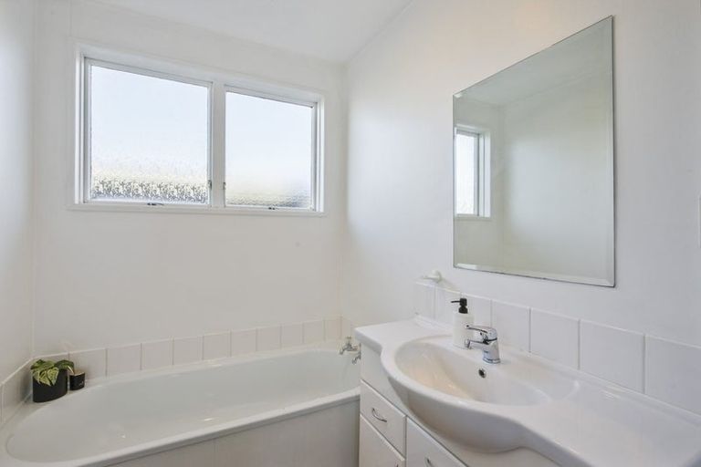 Photo of property in 2 Watson Place, Rangiora, 7400