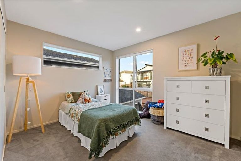 Photo of property in 64 Kano Way, Hobsonville, Auckland, 0616