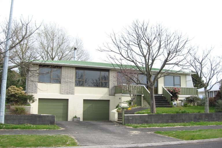 Photo of property in 1 Puriri Street, Inglewood, 4330