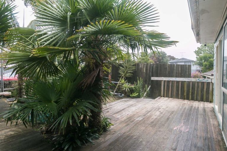 Photo of property in 6 Kilcar Place, Massey, Auckland, 0614