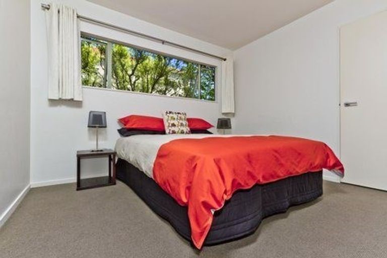 Photo of property in 26/15 Bush Lane, Northcote Point, Auckland, 0627