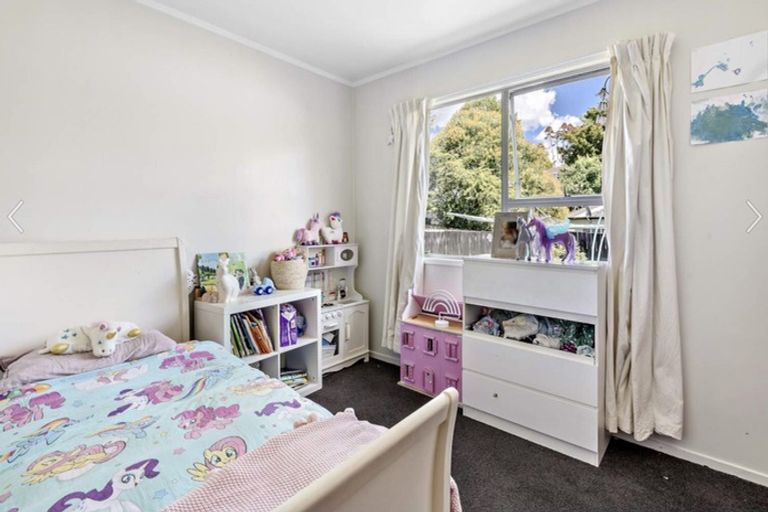Photo of property in 5 Scarlet Drive, Ranui, Auckland, 0612