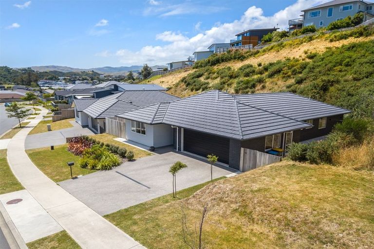 Photo of property in 210 Navigation Drive, Whitby, Porirua, 5024