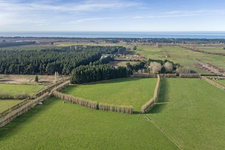 Photo of property in 10 Jelfs Road, Woodend Beach, Woodend, 7691