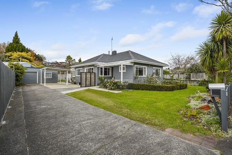 Photo of property in 6 Vectis Road, Hillcrest, Hamilton, 3216