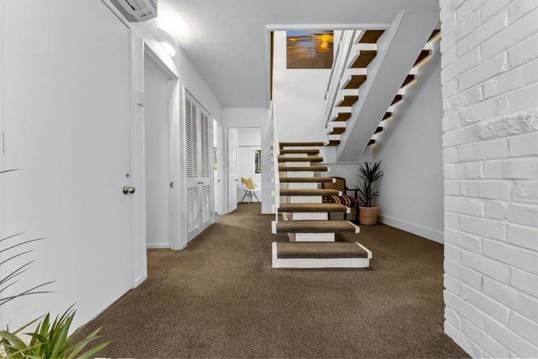 Photo of property in 21 Hastings Road, Mairangi Bay, Auckland, 0630