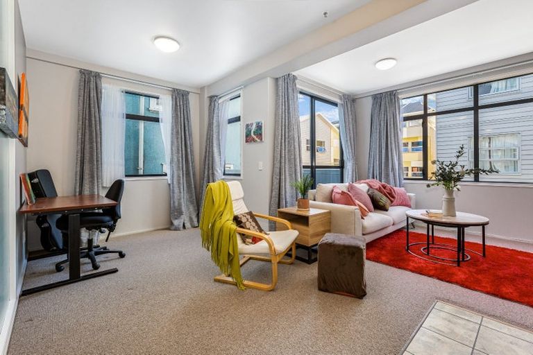 Photo of property in 2/27 Drummond Street, Mount Cook, Wellington, 6021