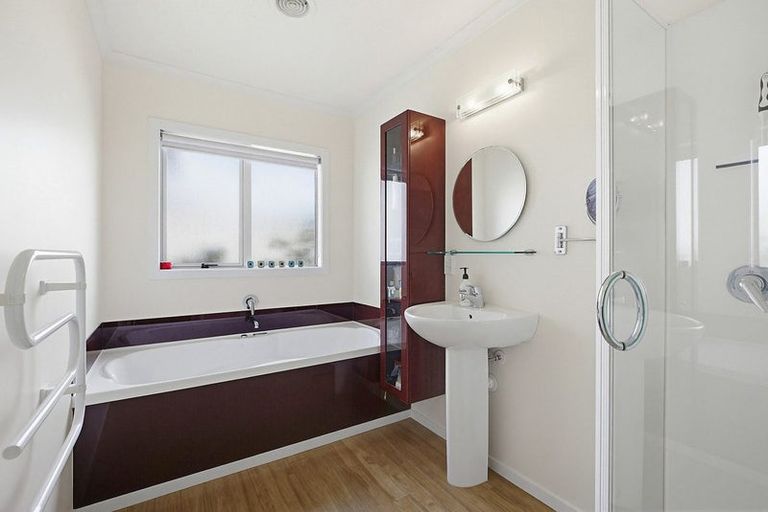 Photo of property in 3 Greenstone Place, Aotea, Porirua, 5024
