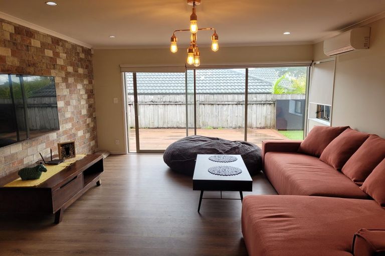 Photo of property in 17 Fleetwood Drive, Henderson, Auckland, 0612