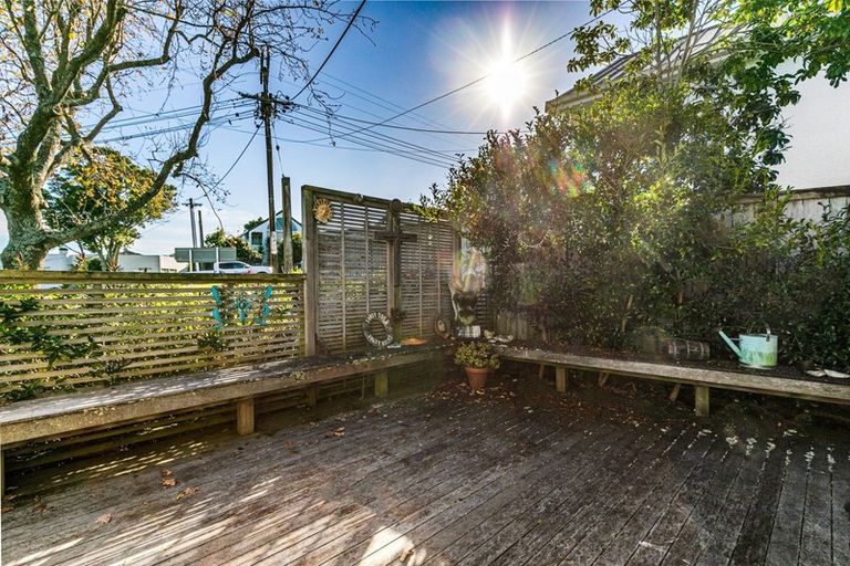 Photo of property in 1/10 Marsh Avenue, Forrest Hill, Auckland, 0620