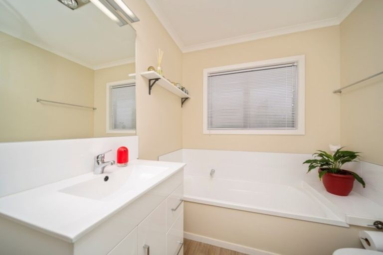 Photo of property in 2/241 Omata Road, Spotswood, New Plymouth, 4310