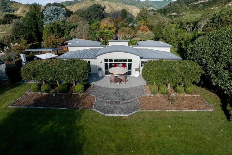 Photo of property in 51 Mahaki Road, Nikau Valley, Paraparaumu, 5032
