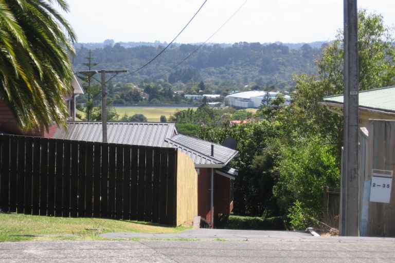 Photo of property in 1/35a Rangatira Road, Beach Haven, Auckland, 0626