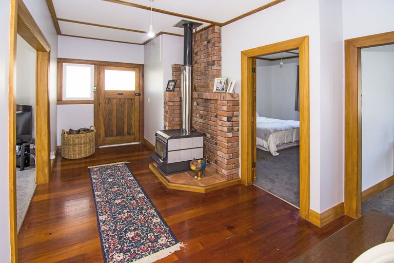 Photo of property in 18 Cambridge Terrace, Masterton, 5810