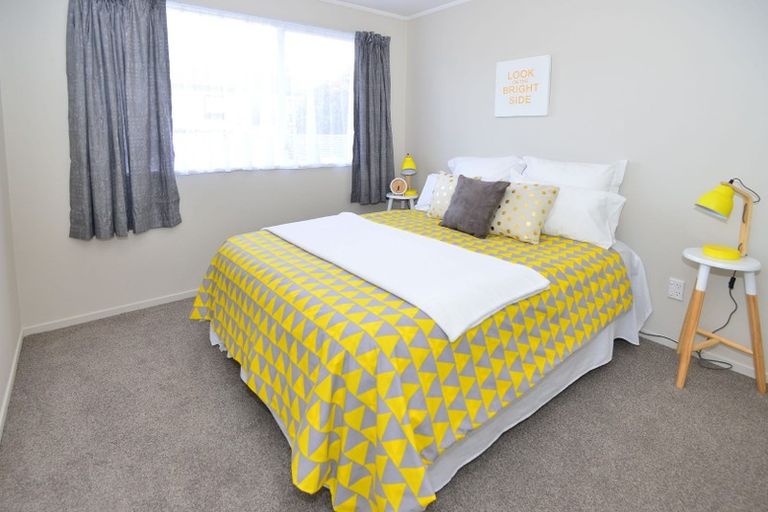 Photo of property in 2/46 Granville Drive, Massey, Auckland, 0614