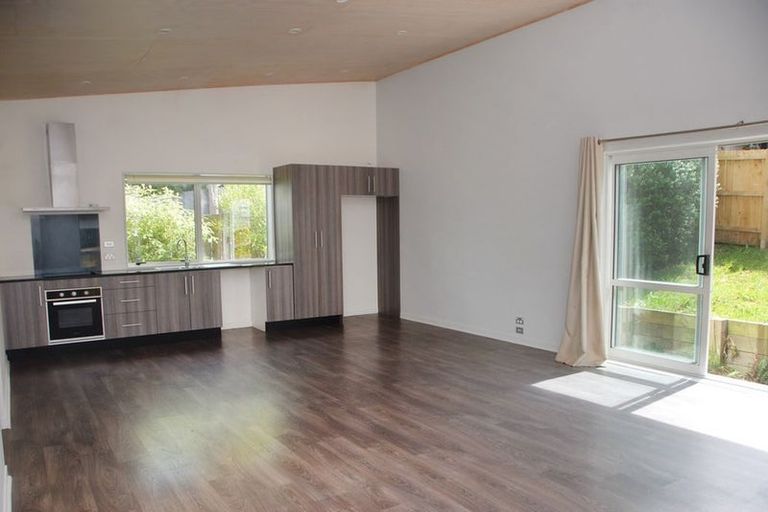 Photo of property in 559b Glenfield Road, Glenfield, Auckland, 0629