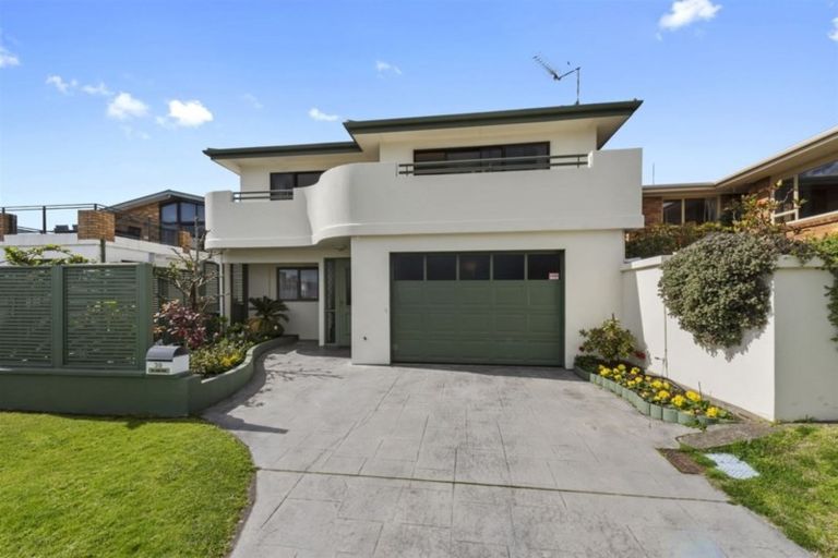 Photo of property in 39 Pitau Road, Mount Maunganui, 3116