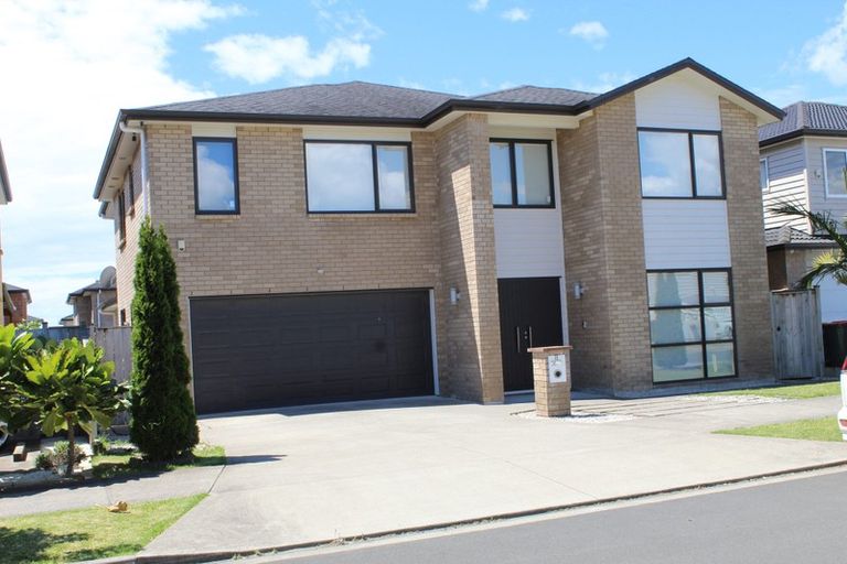 Photo of property in 11 Carrickdawson Drive, Flat Bush, Auckland, 2019