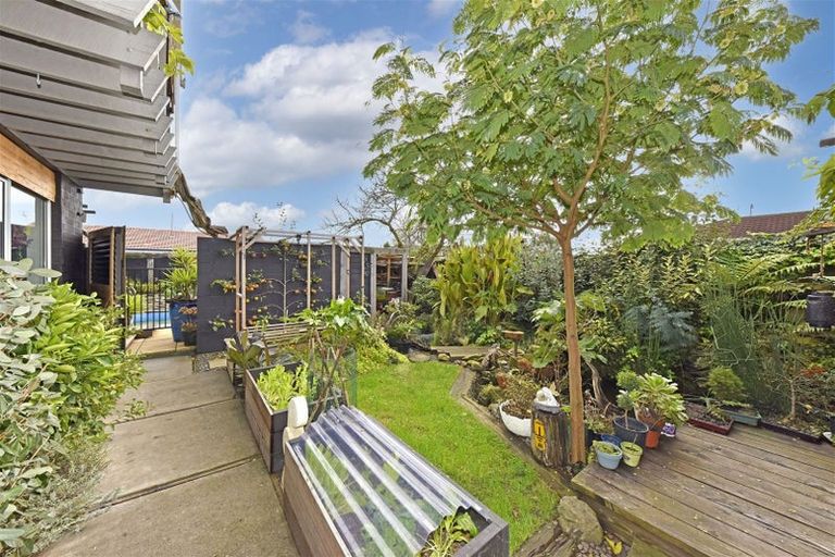 Photo of property in 16 Steadman Road, Broomfield, Christchurch, 8042