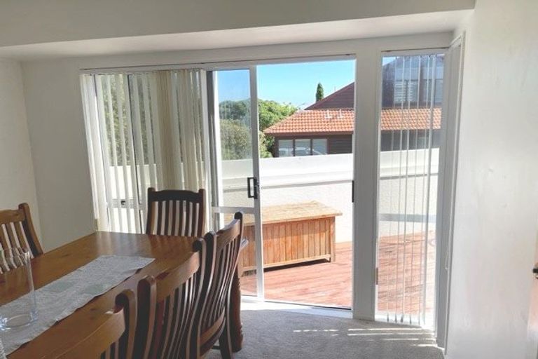 Photo of property in 35 Rifleman Rise, Unsworth Heights, Auckland, 0632