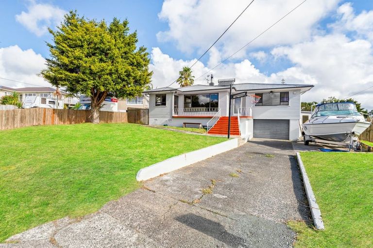 Photo of property in 18 Murray Road, Te Atatu Peninsula, Auckland, 0610