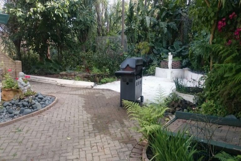 Photo of property in 58 Seabreeze Road, Narrow Neck, Auckland, 0624