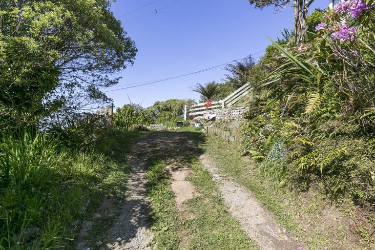 Photo of property in 106 Ruskin Road, Newlands, Wellington, 6037