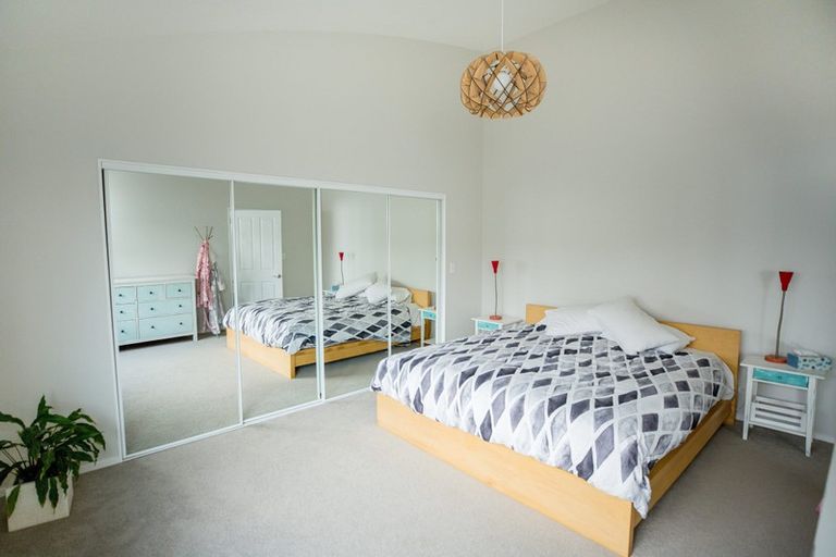 Photo of property in 48 Renata Crescent, Te Atatu Peninsula, Auckland, 0610