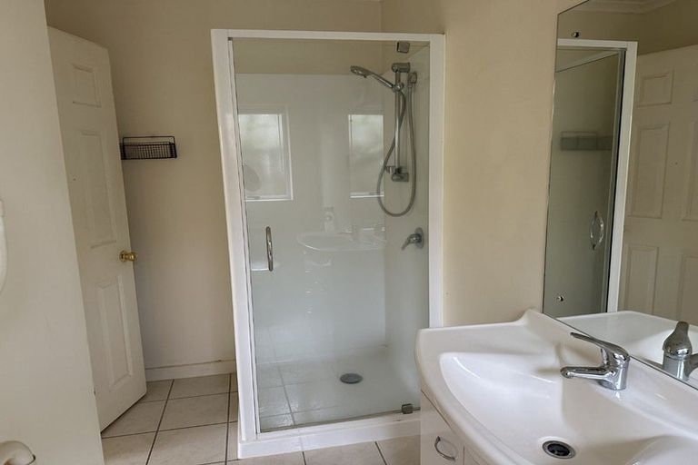 Photo of property in 12 Malin Place, Pinehill, Auckland, 0632