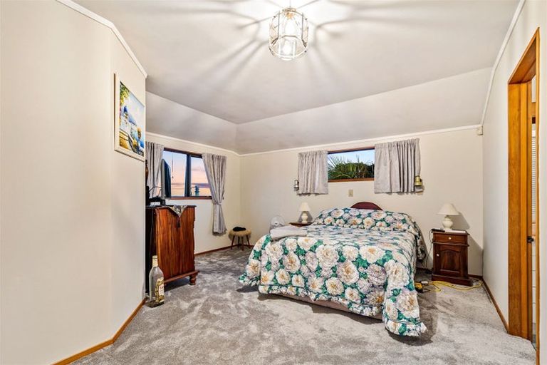 Photo of property in 181 Luckens Road, West Harbour, Auckland, 0618