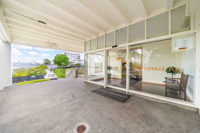 Photo of property in Grosvenor Flats, 19 Cottleville Terrace, Thorndon, Wellington, 6011