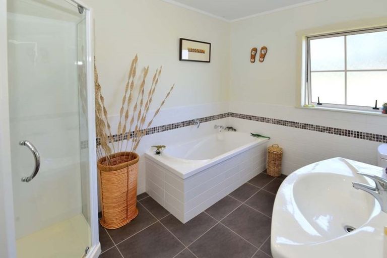 Photo of property in 135c Hutchinson Road, Helensville, 0875