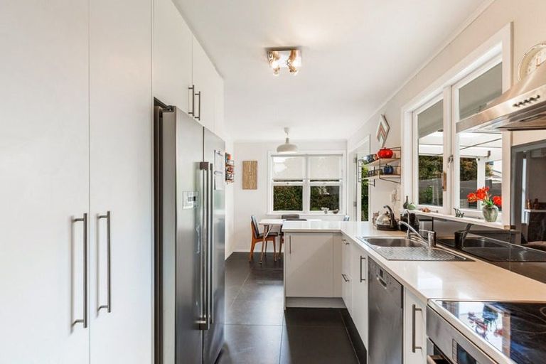 Photo of property in 55 Graham Avenue, Te Atatu Peninsula, Auckland, 0610