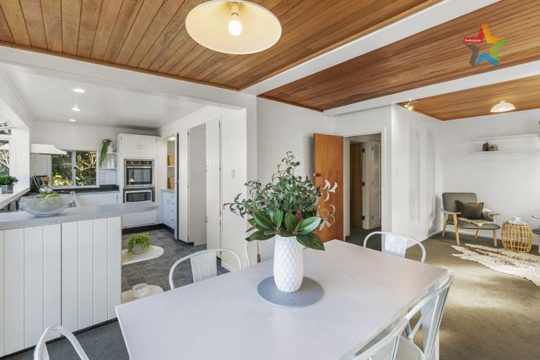 Photo of property in 30 Singers Road, Korokoro, Lower Hutt, 5012