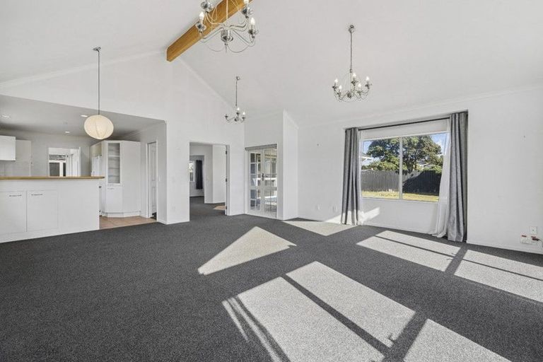 Photo of property in 5 Adrian Grove, Waikanae Beach, Waikanae, 5036