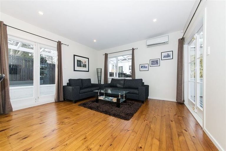 Photo of property in 53a Woodglen Road, Glen Eden, Auckland, 0602