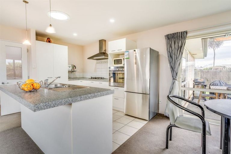 Photo of property in 17 Dunaverty Place, Broomfield, Christchurch, 8042