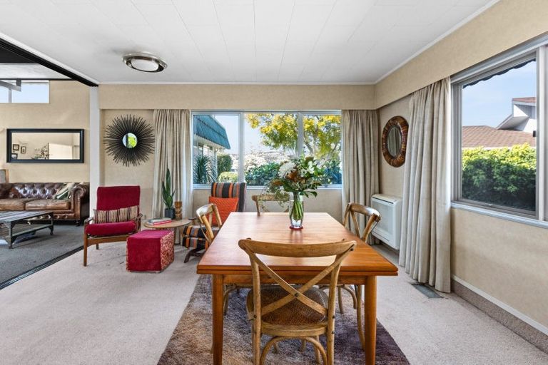 Photo of property in 14 D'arcy Place, Taradale, Napier, 4112