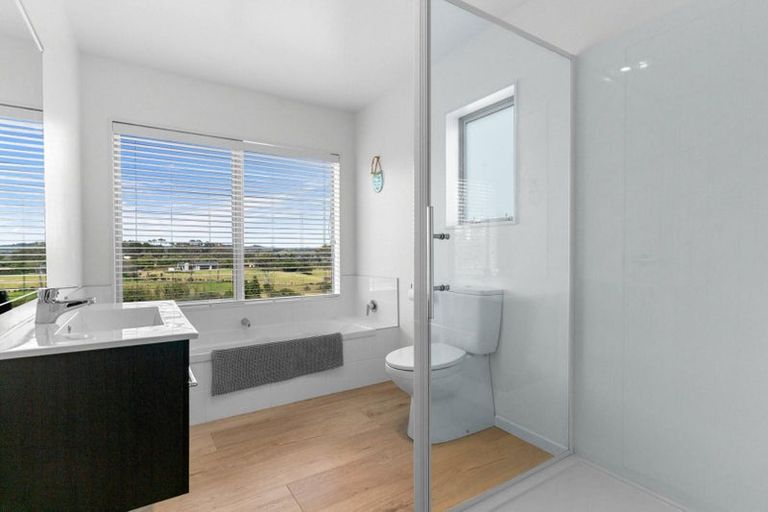 Photo of property in 8 Cornwall Way, Mangawhai Heads, Mangawhai, 0505