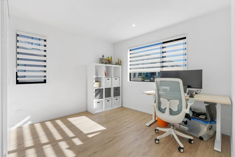 Photo of property in 14 Eileen Newey Place, Henderson, Auckland, 0612