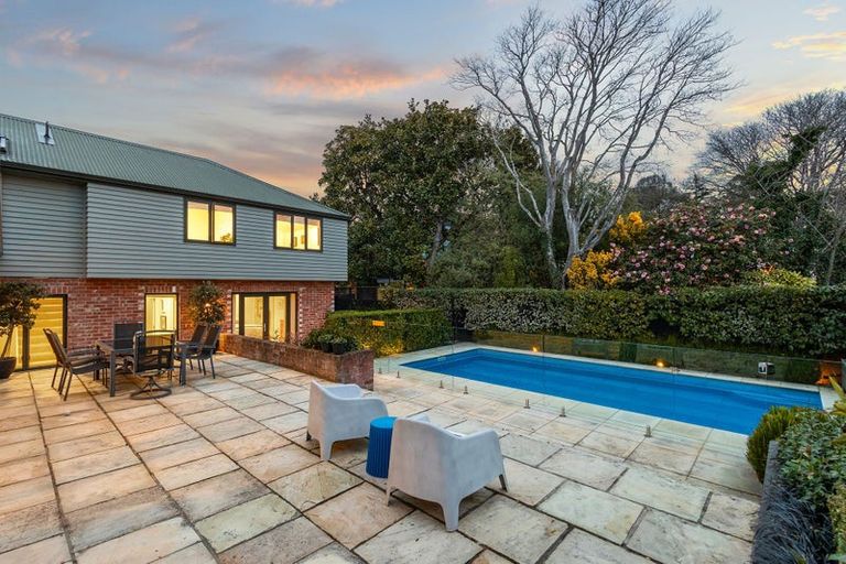 Photo of property in 21 Garreg Road, Fendalton, Christchurch, 8052