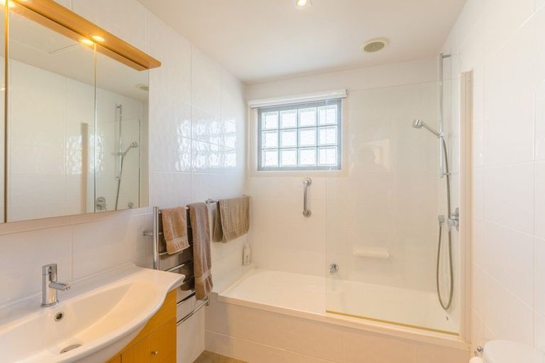 Photo of property in 4-u16 Seaview Road, Paraparaumu Beach, Paraparaumu, 5032