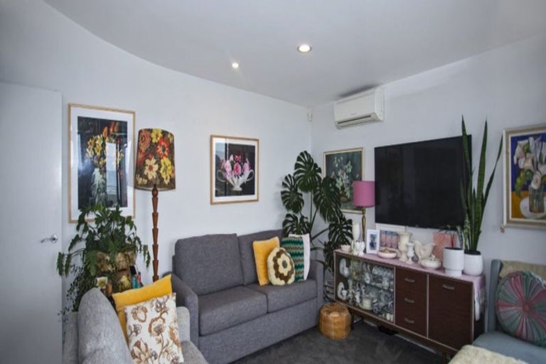 Photo of property in 203 Marine Parade, Mount Maunganui, 3116
