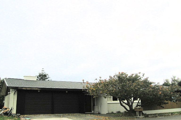 Photo of property in 6 Park Road, Paraparaumu Beach, Paraparaumu, 5032