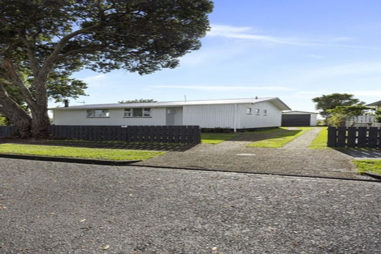 Photo of property in 6 Calgher Avenue, Waitara, 4320