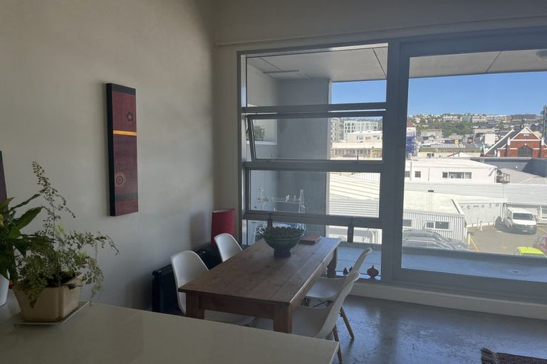 Photo of property in 25u2 Home Street, Mount Victoria, Wellington, 6011