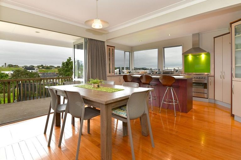 Photo of property in 12 Tawhana Crescent, Red Beach, 0932