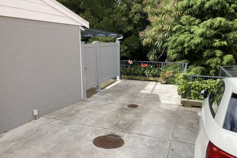 Photo of property in 54a Vandeleur Avenue, Birkdale, Auckland, 0626