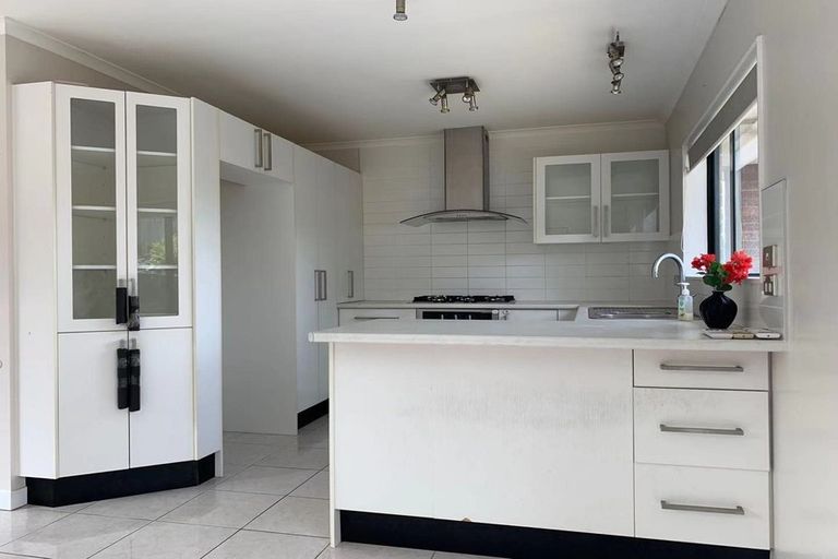 Photo of property in 1 San Carlo Court, Henderson, Auckland, 0612