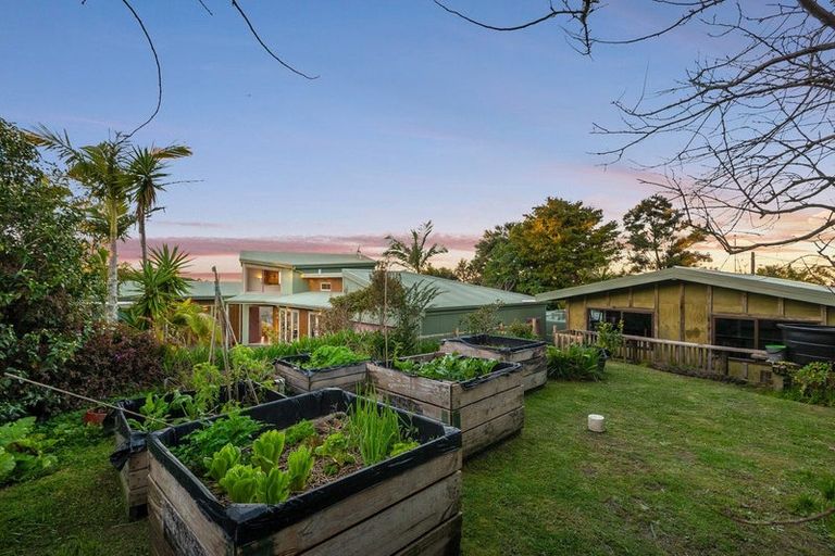 Photo of property in 417 Paremoremo Road, Paremoremo, Auckland, 0632